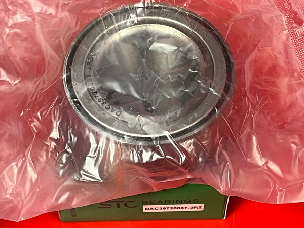 Подшипник DAC39720037-2RZ STC размеры 39x72x37