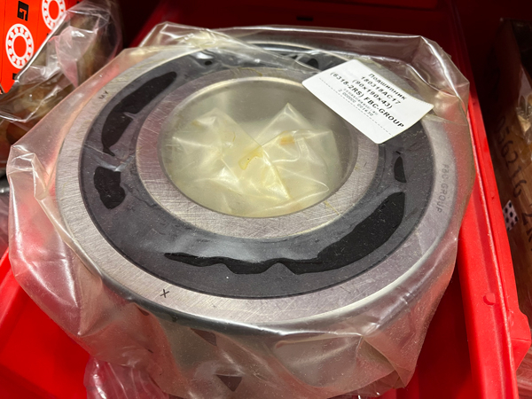 Подшипник 180318АС17 (90*190*43) (6318-2RS) FBC-GROUP