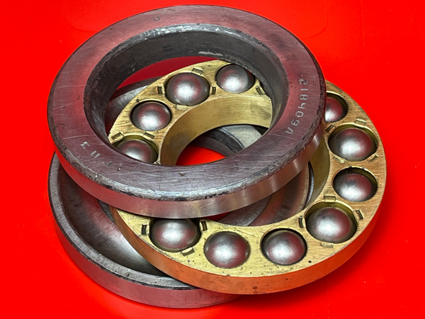 Подшипник 218409Л (45х100х39)