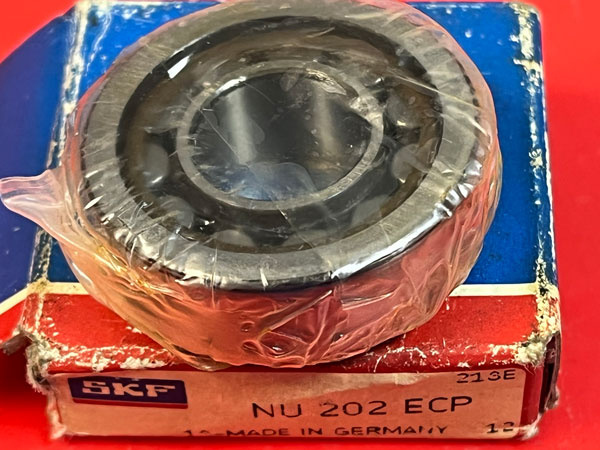 Подшипник NU202 ECP SKF аналог 32202 размеры 15*35*11