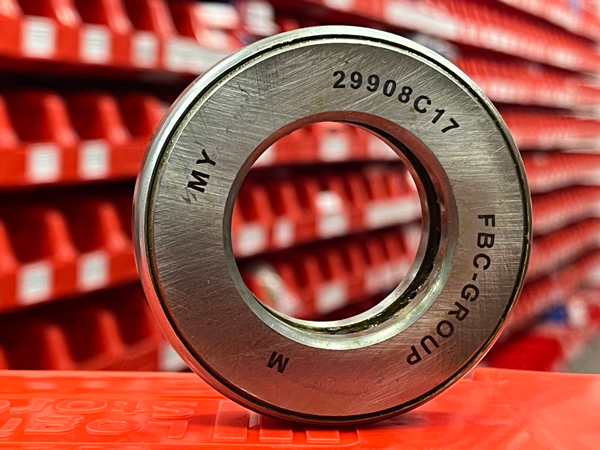 0029000 - упорные с коническими роликами одинарные с кожухом оба кольца с коническими дорожками