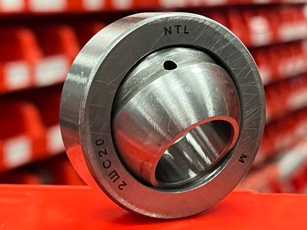 2ШС000 - тяжёлой серии с отверстиями и канавками для смазки на внутреннем кольце с неразломным наружным кольцом с пазами