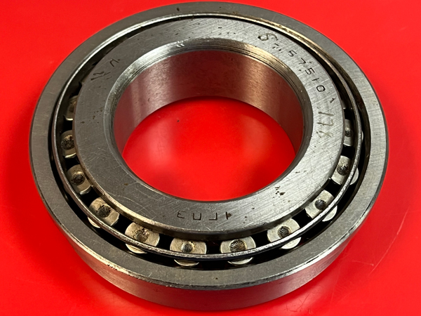 0067000 - однорядные с упорным бортом на наружном кольце