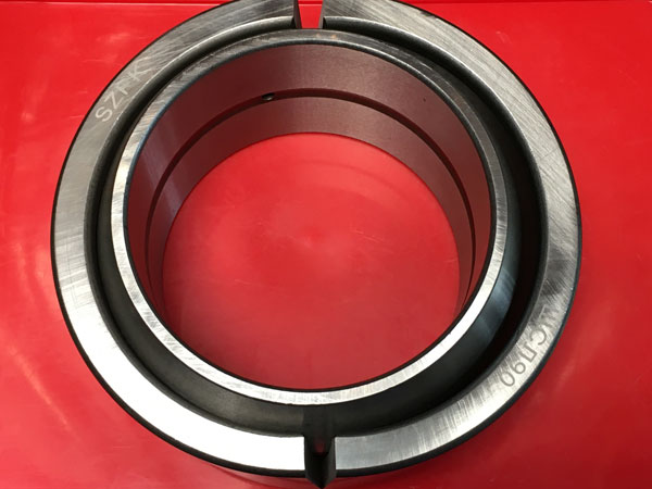 ШСЛ000 - с отверстиями и канавками для смазки во внутреннем кольце с двухразломным наружным кольцом