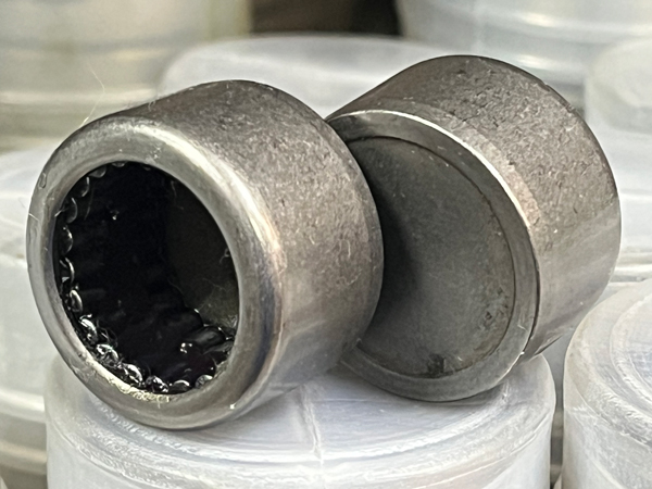 СН000000 - однорядные с наружным кольцом с плоским дном без сепаратора